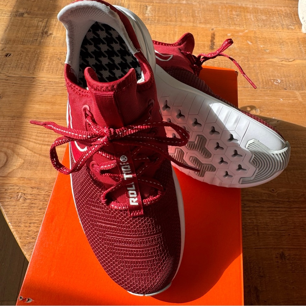 ✨NWT - Women’s Nike Free Trainer - University of Alabama - Size 8